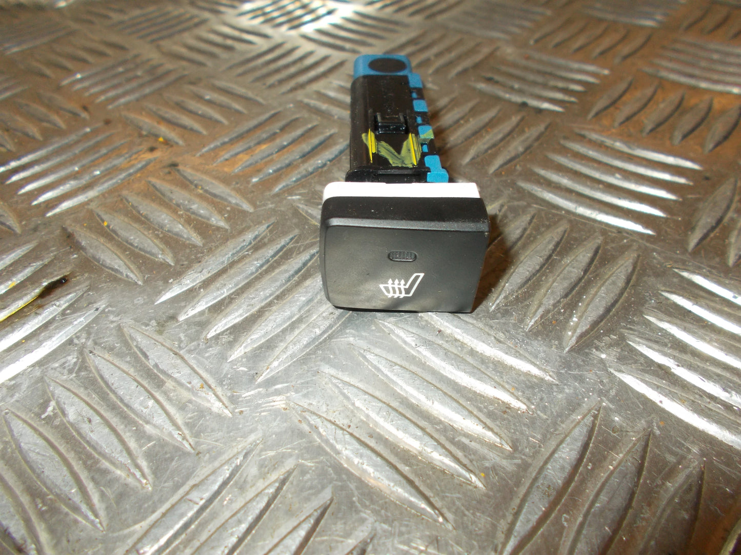 Hyundai I20 NL Kontakt Sædevarme Med OEM Nr. 202002962 Fra Hyundai Ophugger