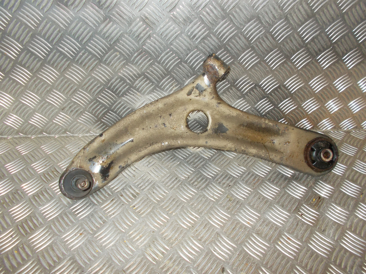 Hyundai I20 NL Bærearm F.N. V Med OEM Nr. 545001J500 Fra Hyundai Ophugger