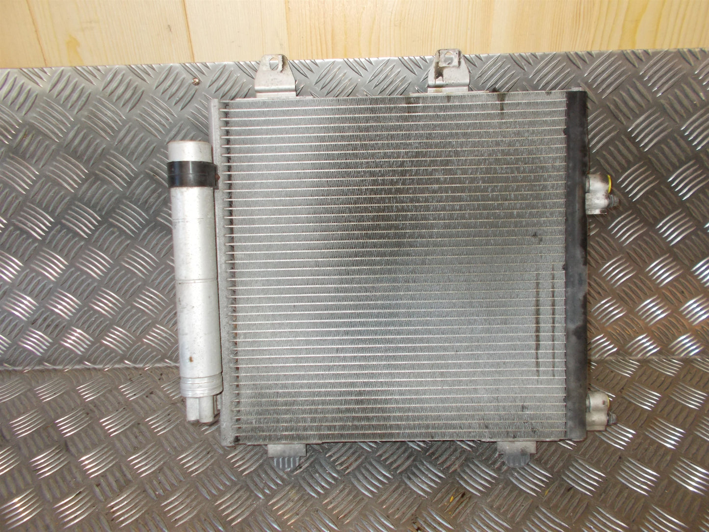 Peugeot 107 Køler Aircond Med OEM Nr. 6455EF Fra Peugeot Ophugger