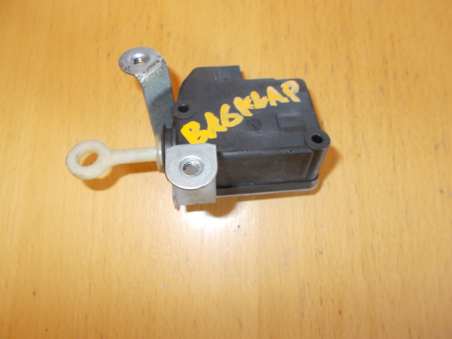 Peugeot 107 Dørlås Med OEM Nr. 661528 Fra Peugeot Ophugger