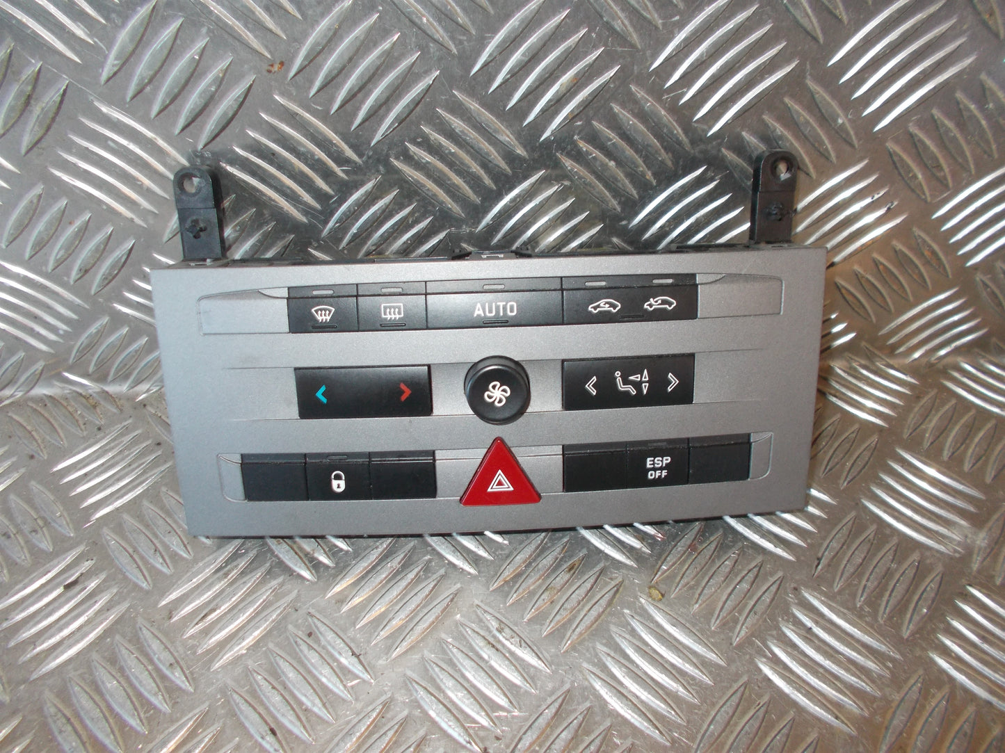 Peugeot 407 Varmeregulering Med OEM Nr. Ophugger Fra Peugeot Ophugger