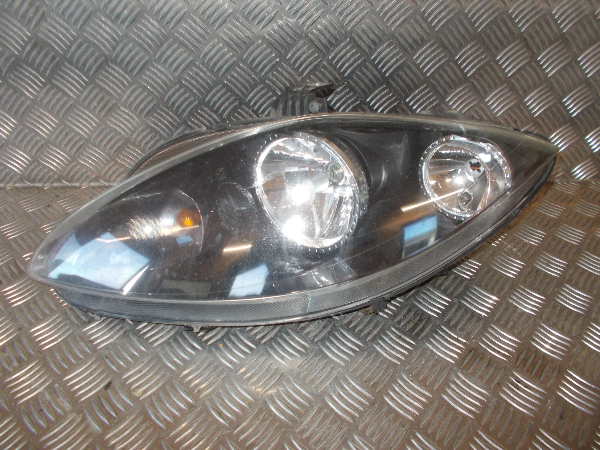 Seat Altea Forlygte Med OEM Nr. 5P1941005E Fra Seat Ophugger