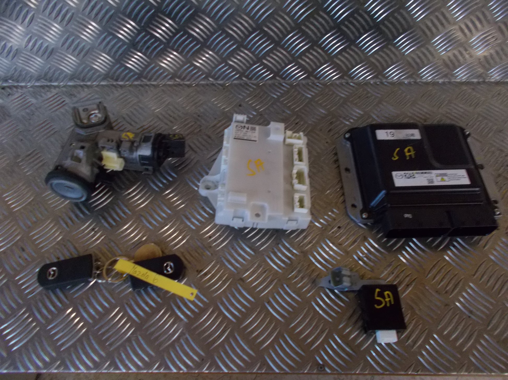 Mazda 6 GH Motorstyring - Motorstyreboks - Injection Elboks Med OEM Nr. R2AB18881M Fra Mazda Ophugger