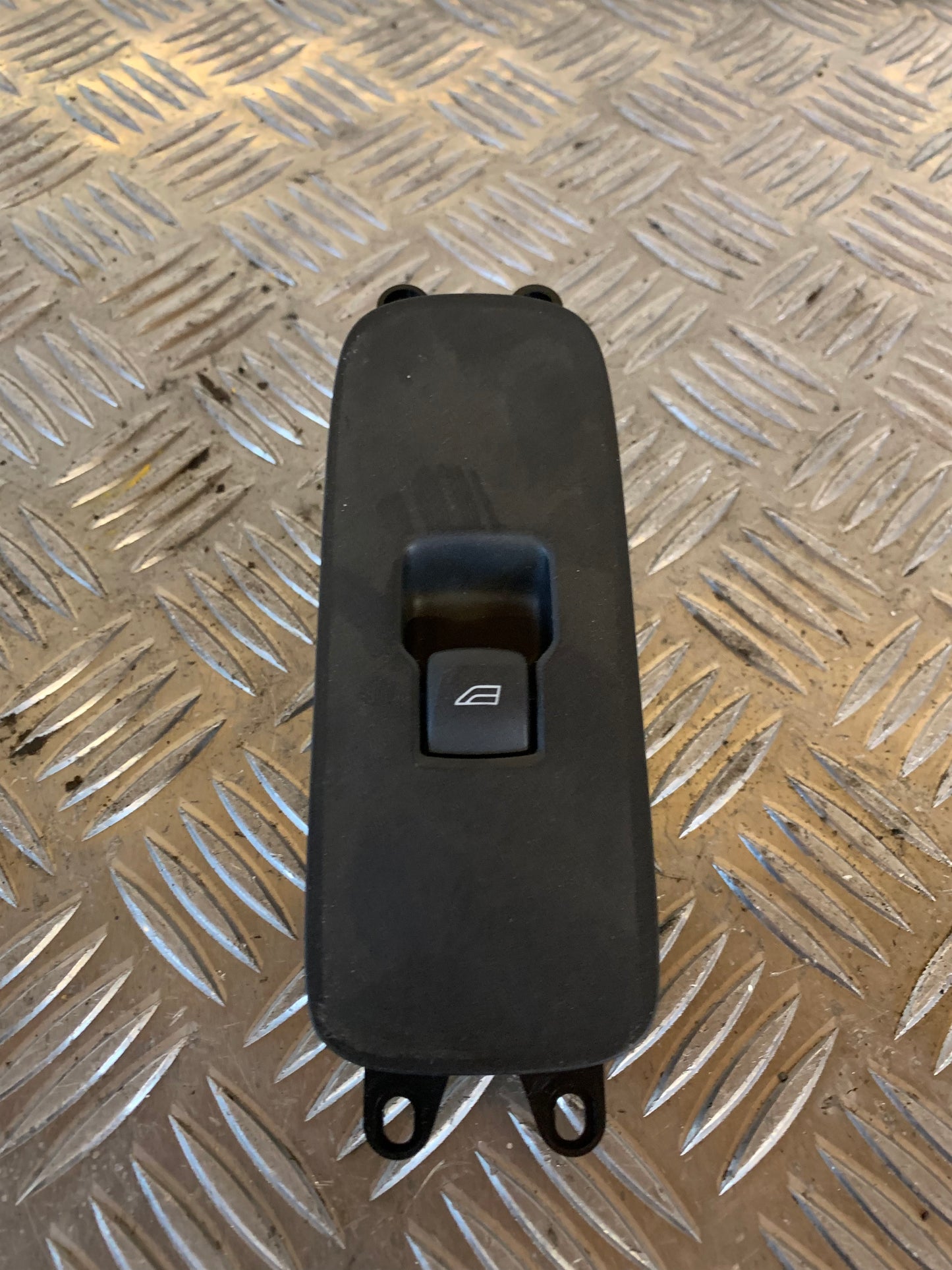 Volvo S60/V60 Kontakt Rudehejs Med OEM Nr. 31272012 Fra Volvo Ophugger