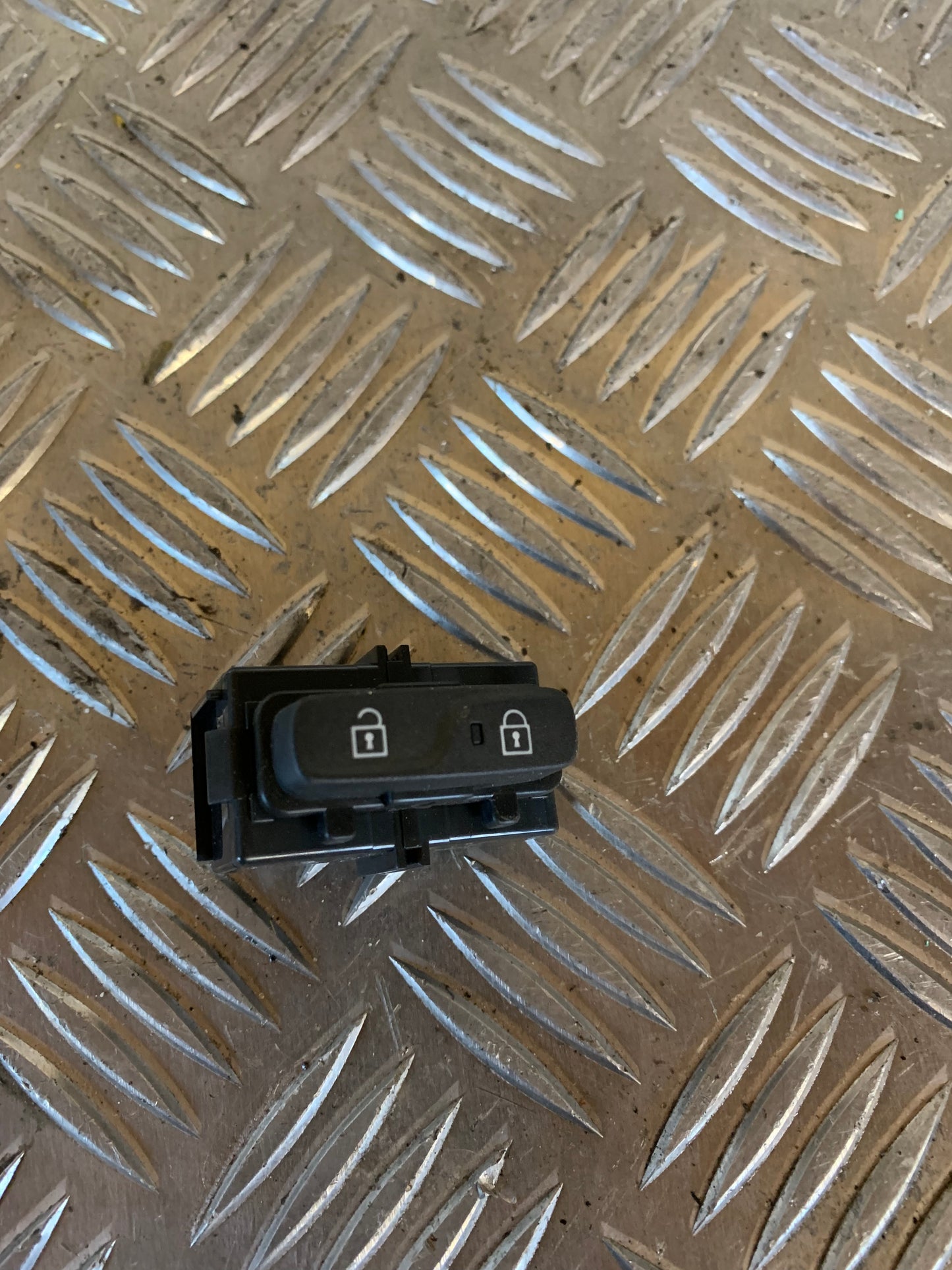 Volvo S60/V60 Kontakt Diverse Med OEM Nr. 31318990 Fra Volvo Ophugger