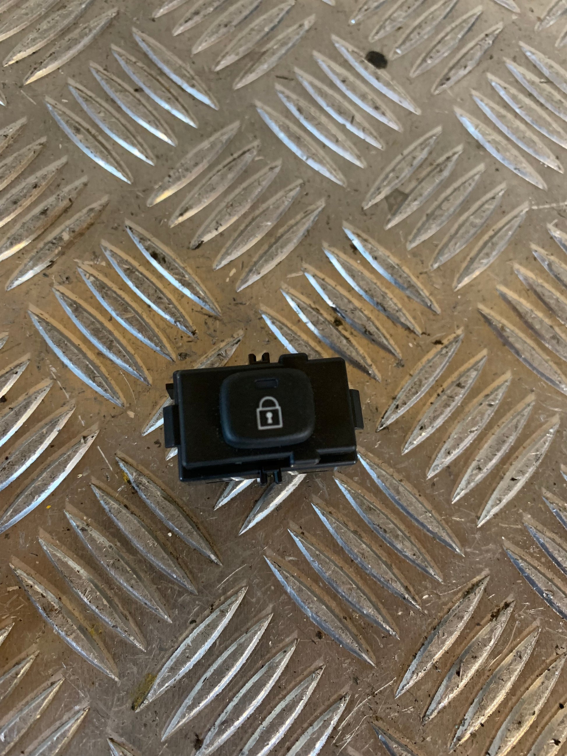 Volvo S60/V60 Kontakt Diverse Med OEM Nr. 31275374 Fra Volvo Ophugger