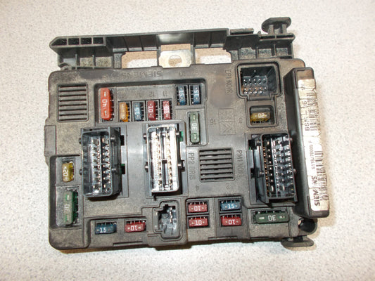 Citroen C3 Sikringsboks Med OEM Nr. 9643498680 Fra Citroen Ophugger