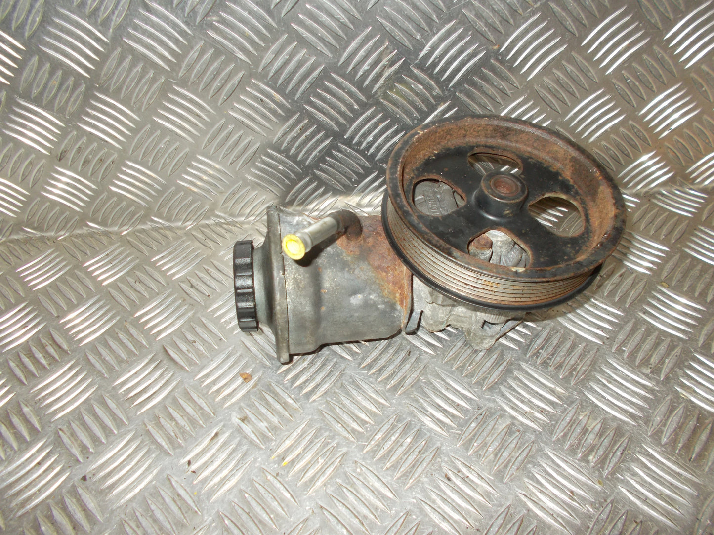 Toyota Corolla Verso Servopumpe Med OEM Nr. 4431005120 Fra Toyota Ophugger