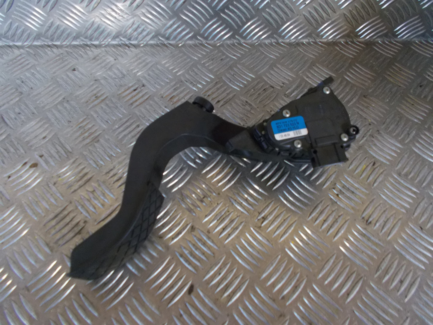 VW Passat 3B Speederpedal Med OEM Nr. 8D1723523N Fra VW Ophugger