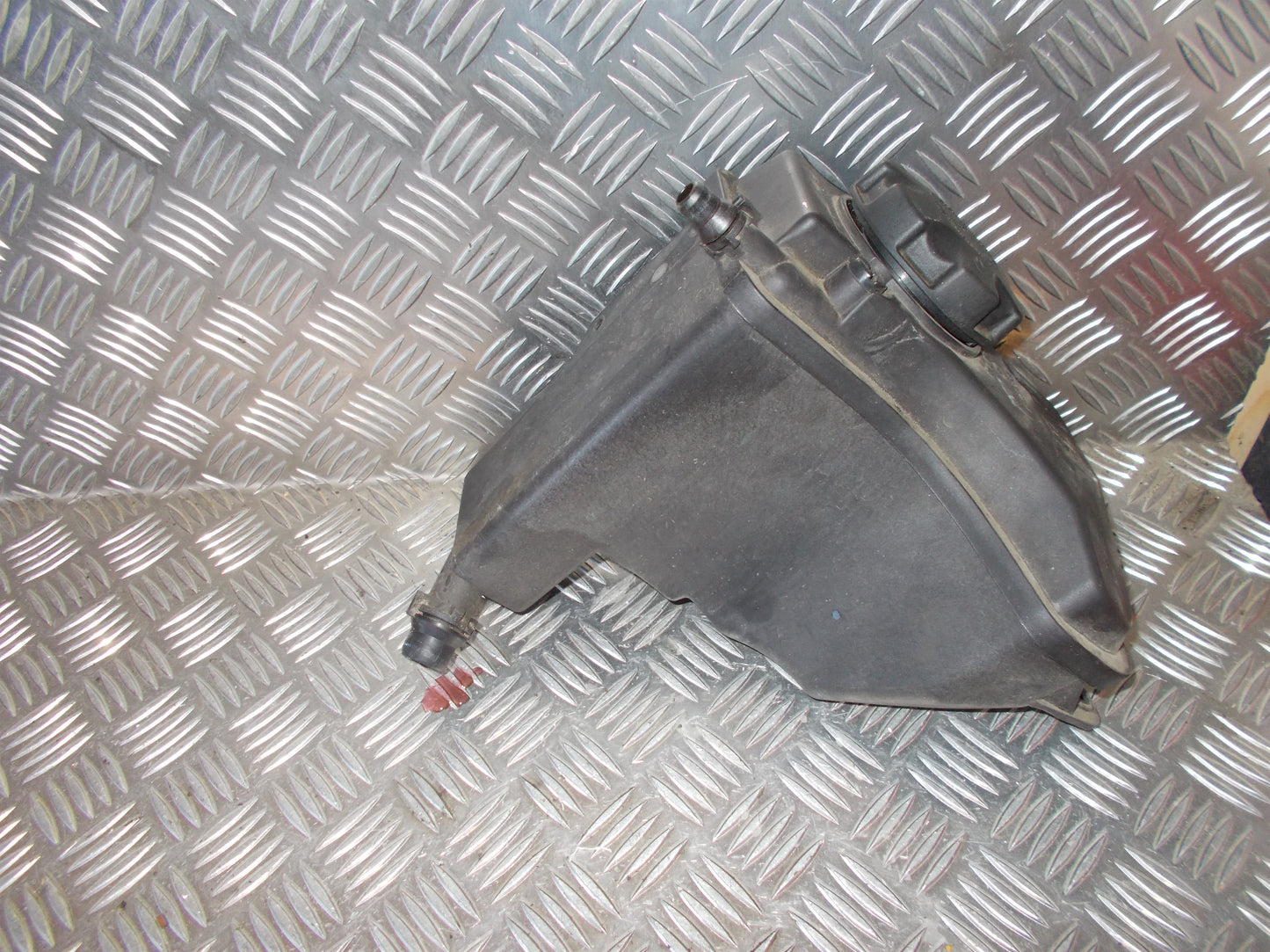 BMW 3-Serie E90/E91/E92/E Ekspansionsbehold Med OEM Nr. Ophugger Fra BMW Ophugger