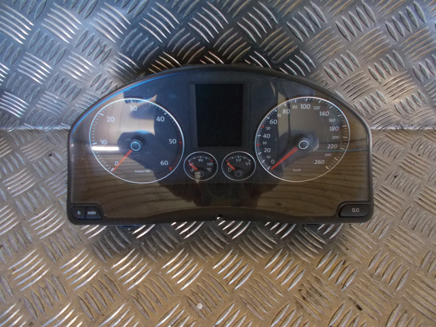 VW Golf 5 1K Speedometer - Instrument Med OEM Nr. 1K0920874M Fra VW Ophugger