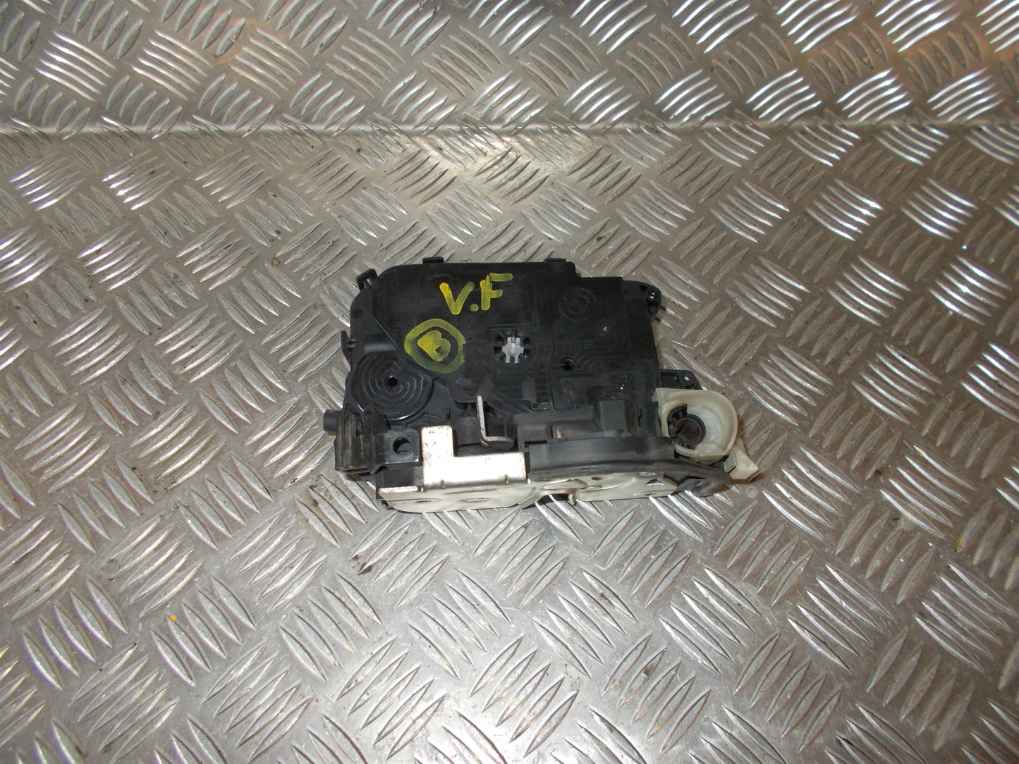 BMW 3-Serie E90/E91/E92 Dørlås Med OEM Nr. 51217202143 Fra BMW Ophugger