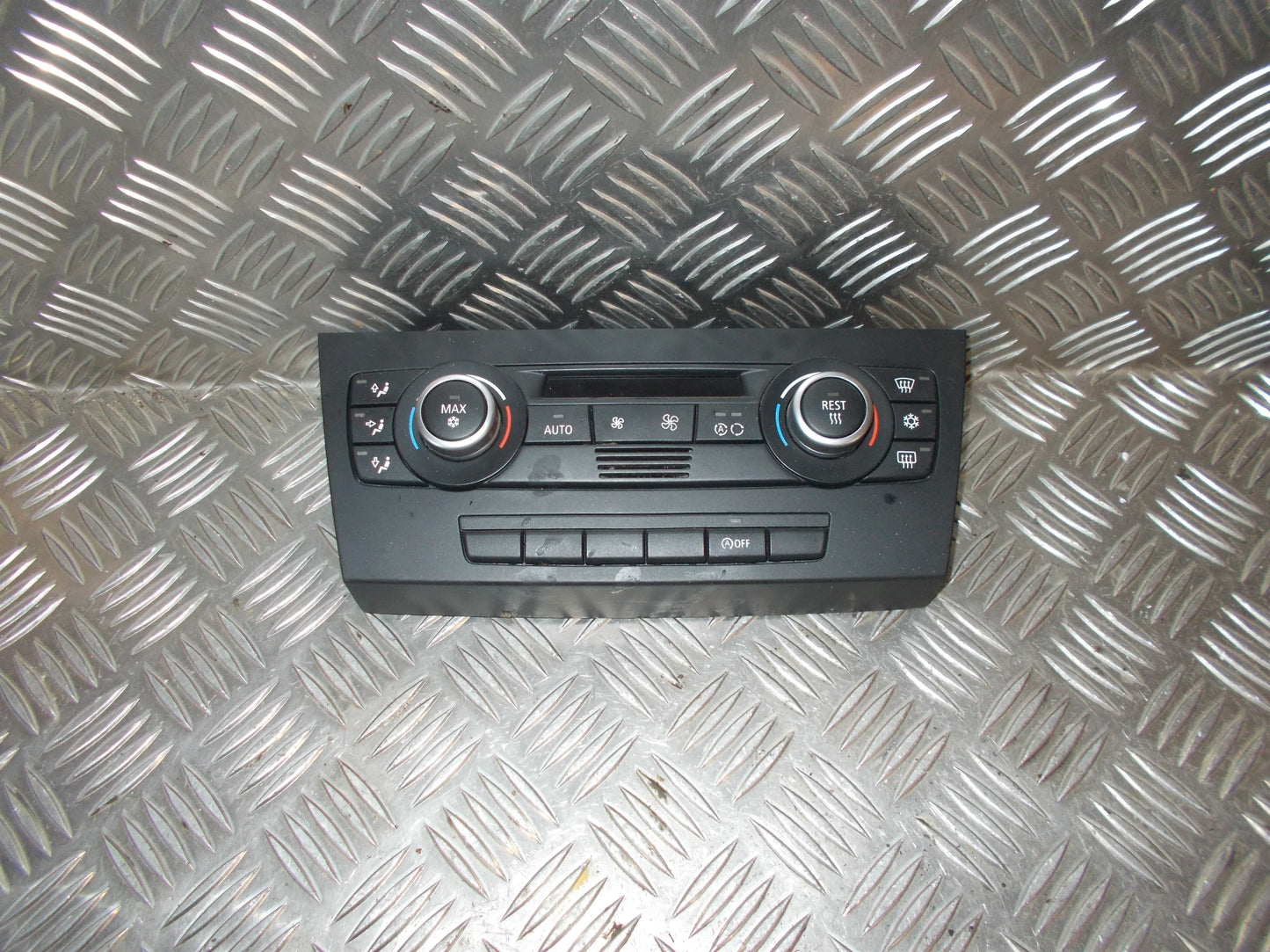BMW 3-Serie E90/E91/E92 Varmeregulering Med OEM Nr. 6411916298301 Fra BMW Ophugger