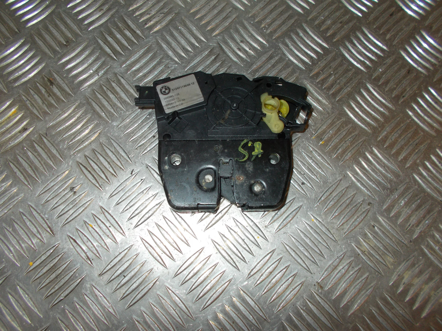 BMW 3-Serie E90/E91/E92 Dørlås Med OEM Nr. 51247119049 Fra BMW Ophugger