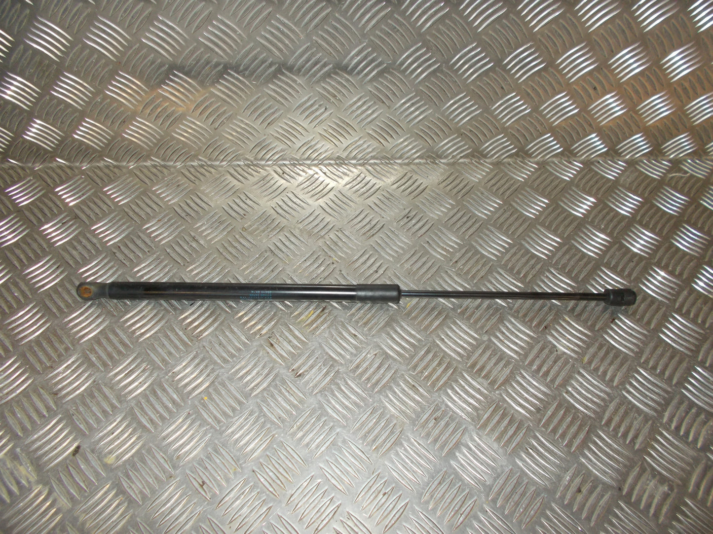 BMW 3-Serie E90/E91/E92/E Bagklapsdæmper Med OEM Nr. 0114990470N Fra BMW Ophugger