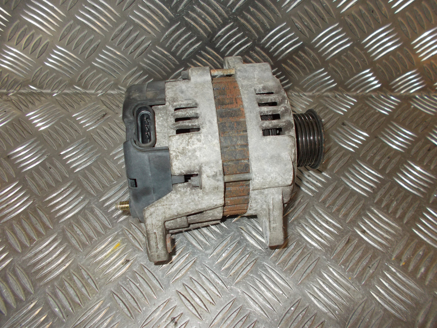 Chevrolet Lacetti Generator Med OEM Nr. Ophugger Fra Chevrolet Ophugger