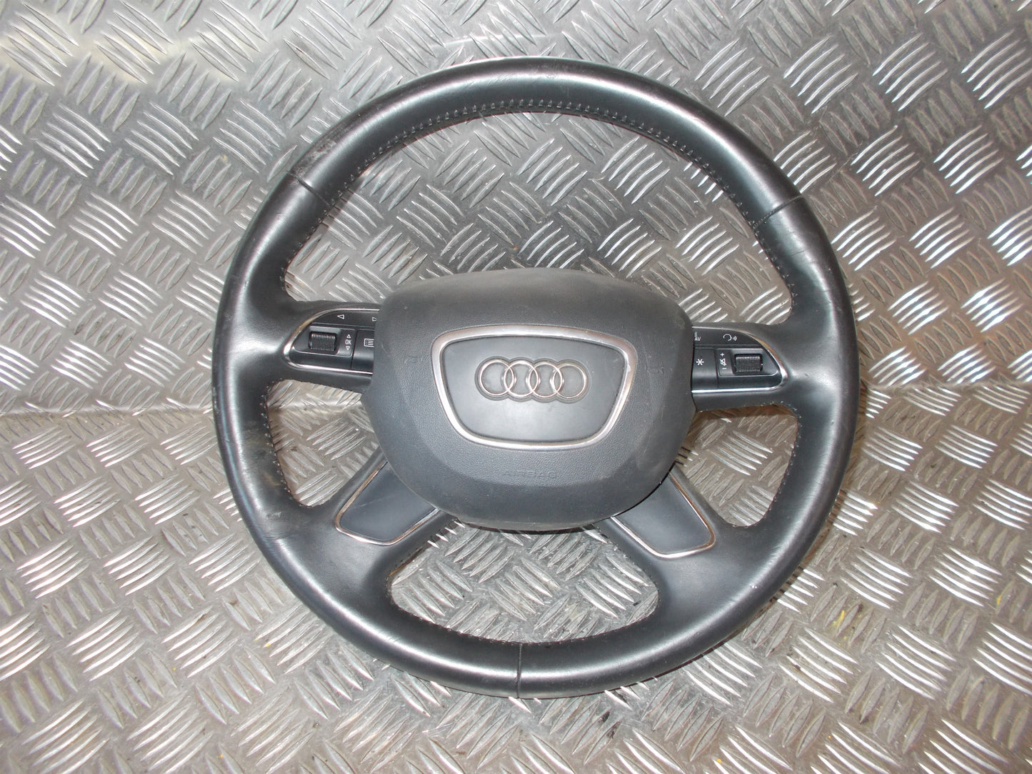 Audi A6 4F Rat Med OEM Nr. Ophugger Fra Audi Ophugger