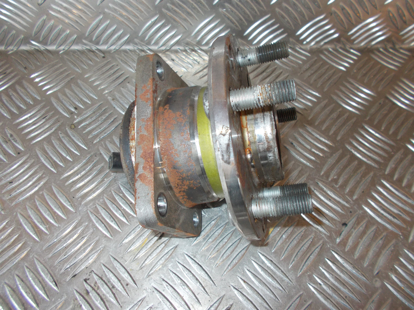 Ford Mondeo 3 Bagnav Med OEM Nr. Ophugger Fra Ford Ophugger