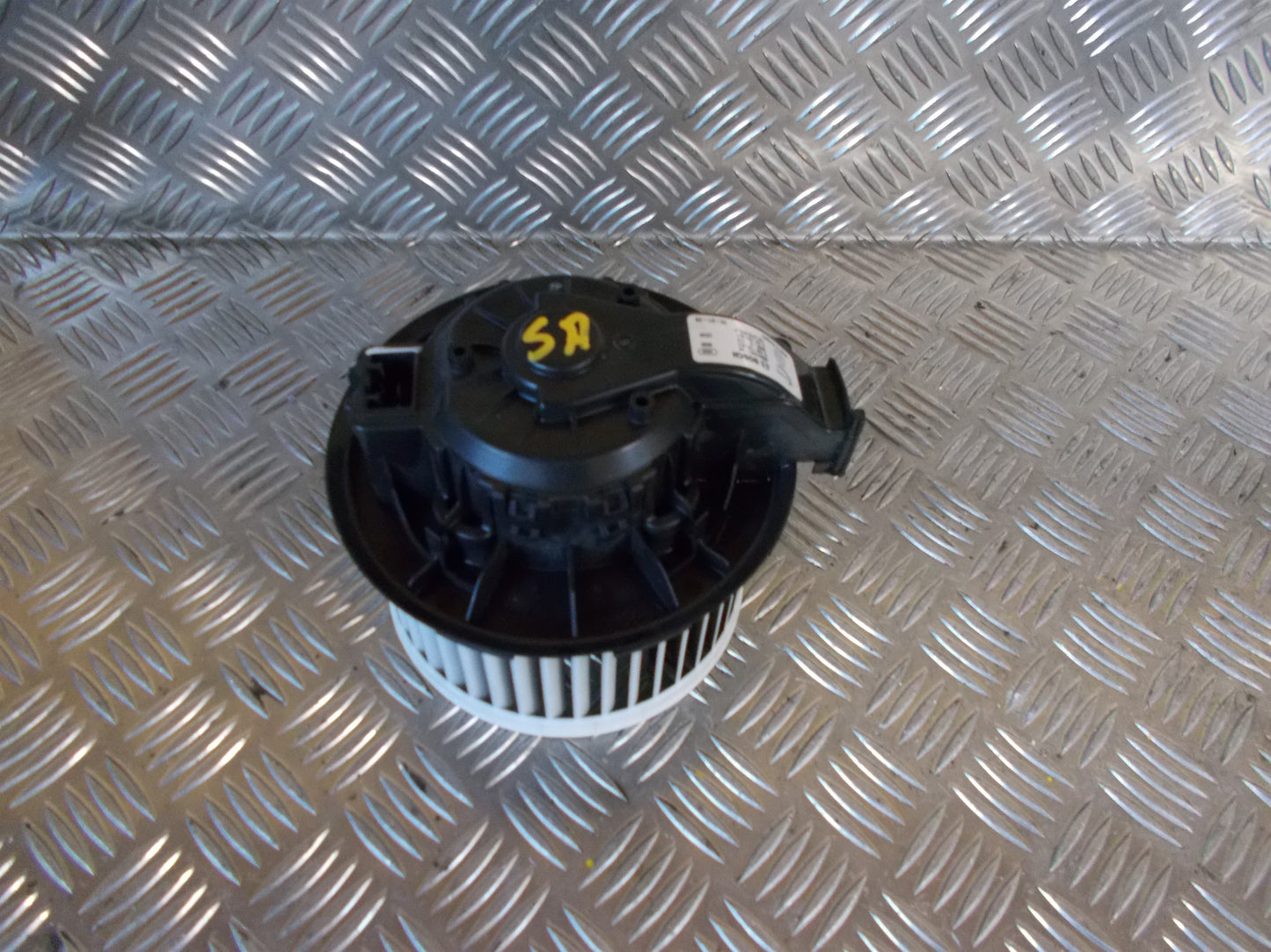 VW UP Varmeblæser Med OEM Nr. 0130115563 Fra VW Ophugger