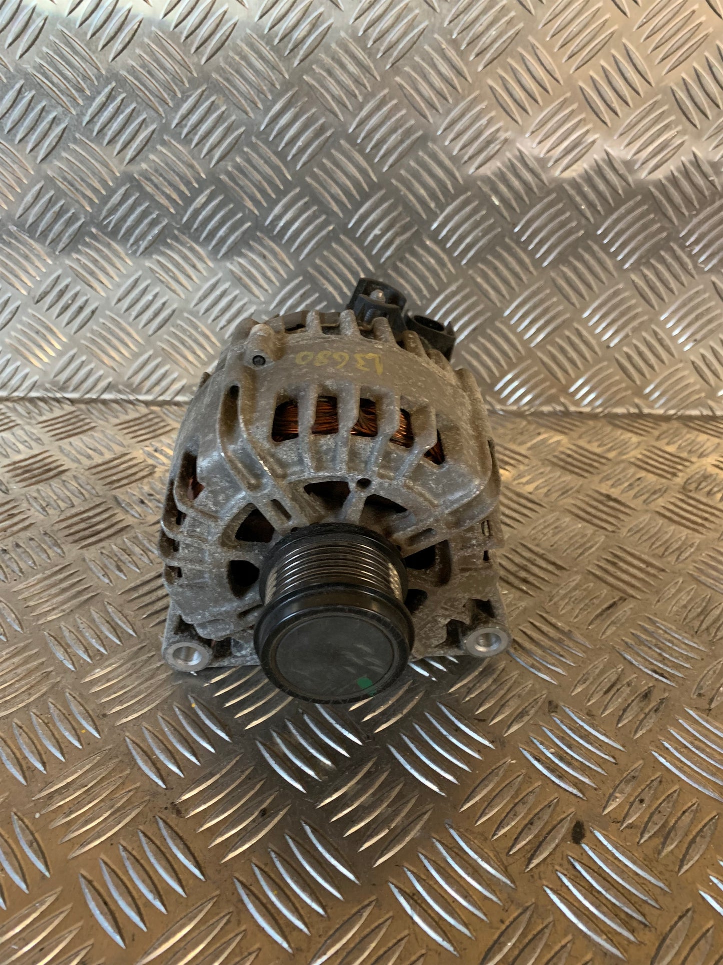 Ford Fiesta 7 Generator Med OEM Nr. AV6N10300GC Fra Ford Ophugger