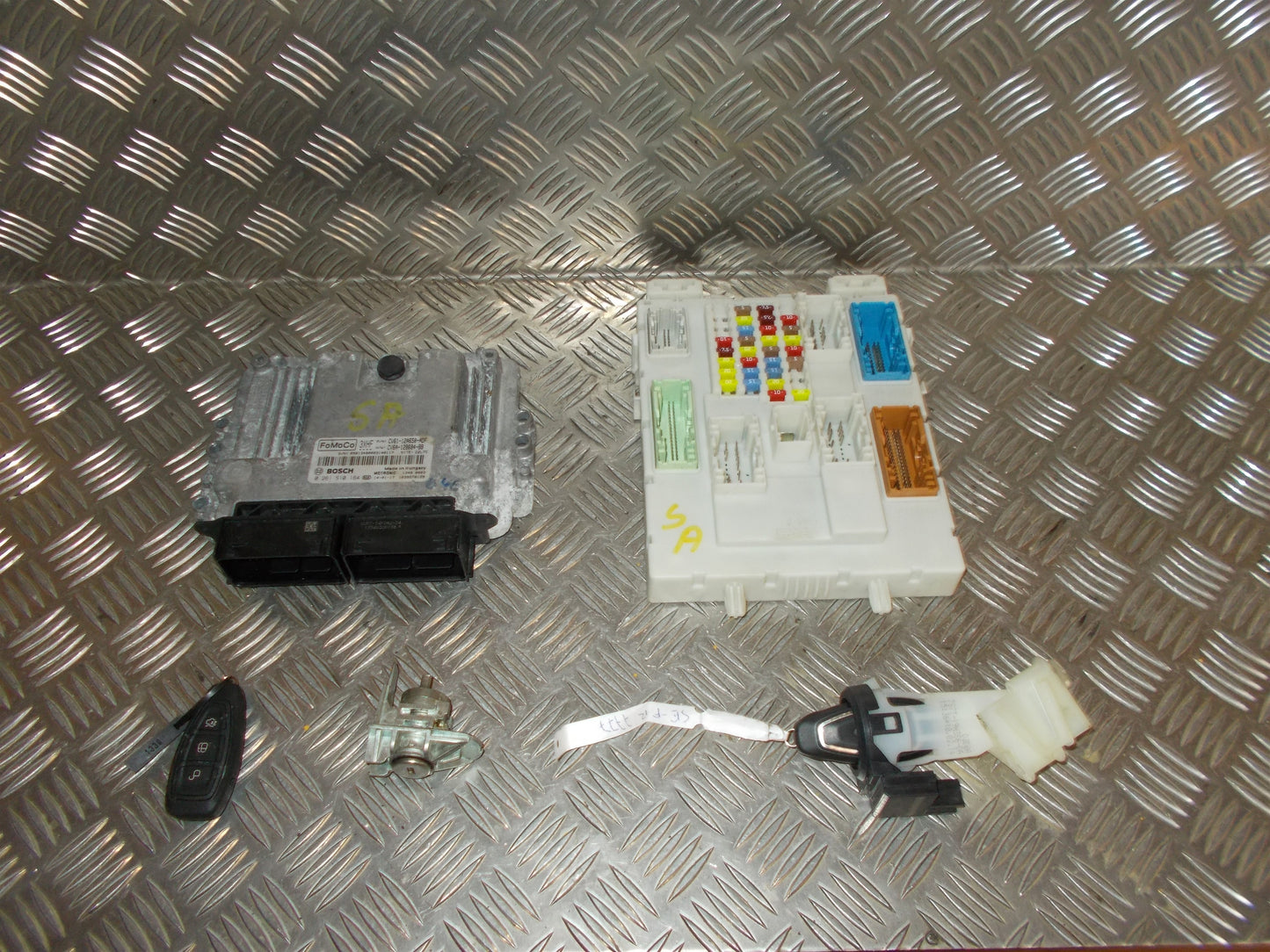 Ford C‑Max 2 Motorstyring - Motorstyreboks - Injection Elboks Med OEM Nr. CV6112A650ADF Fra Ford Ophugger