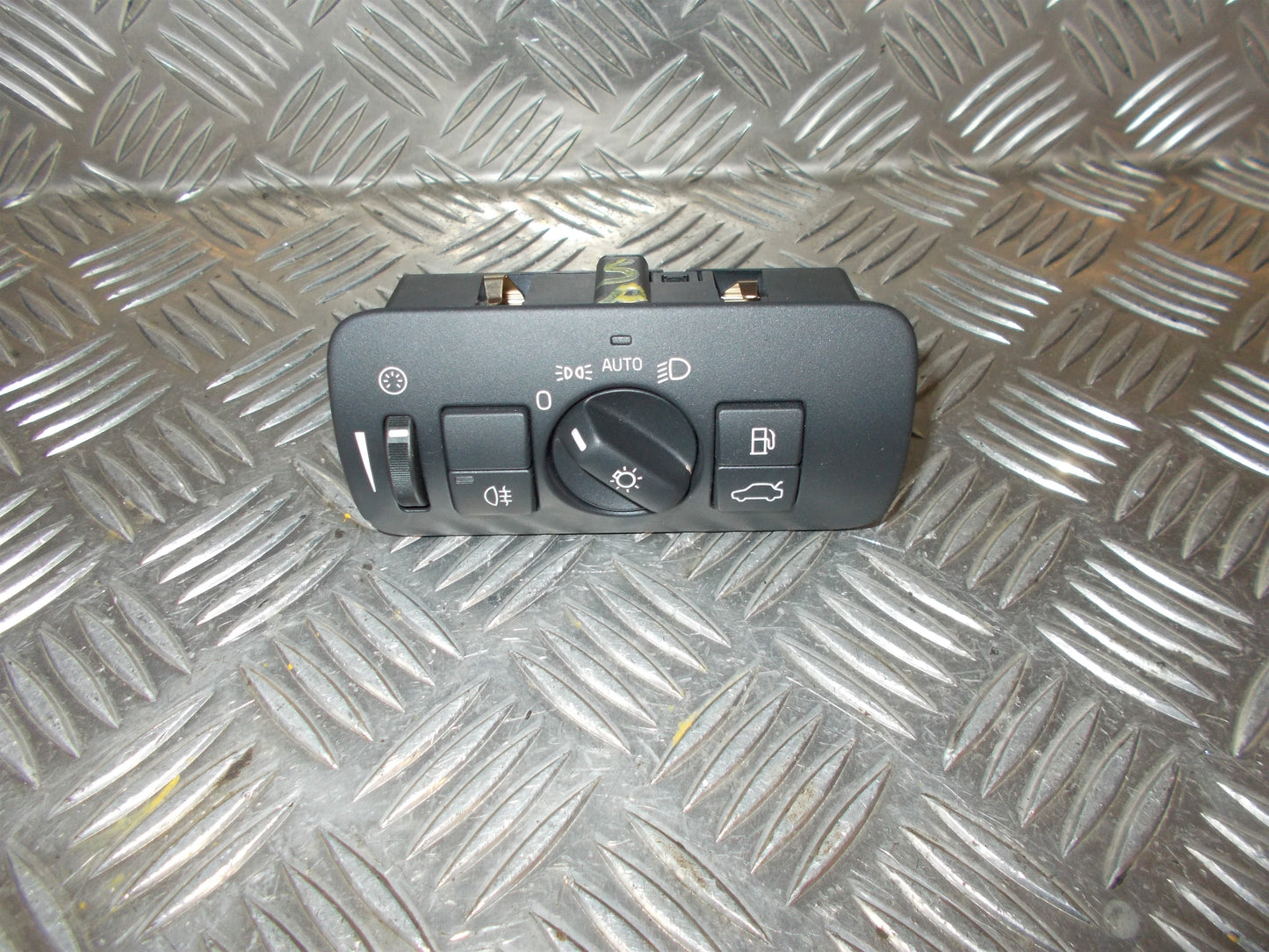 Volvo Xc60 Kontakt Lys Med OEM Nr. 30739428 Fra Volvo Ophugger