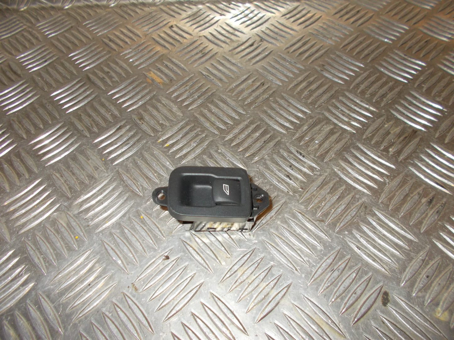 Volvo Xc60 Kontakt Rudehejs Med OEM Nr. 31272013 Fra Volvo Ophugger