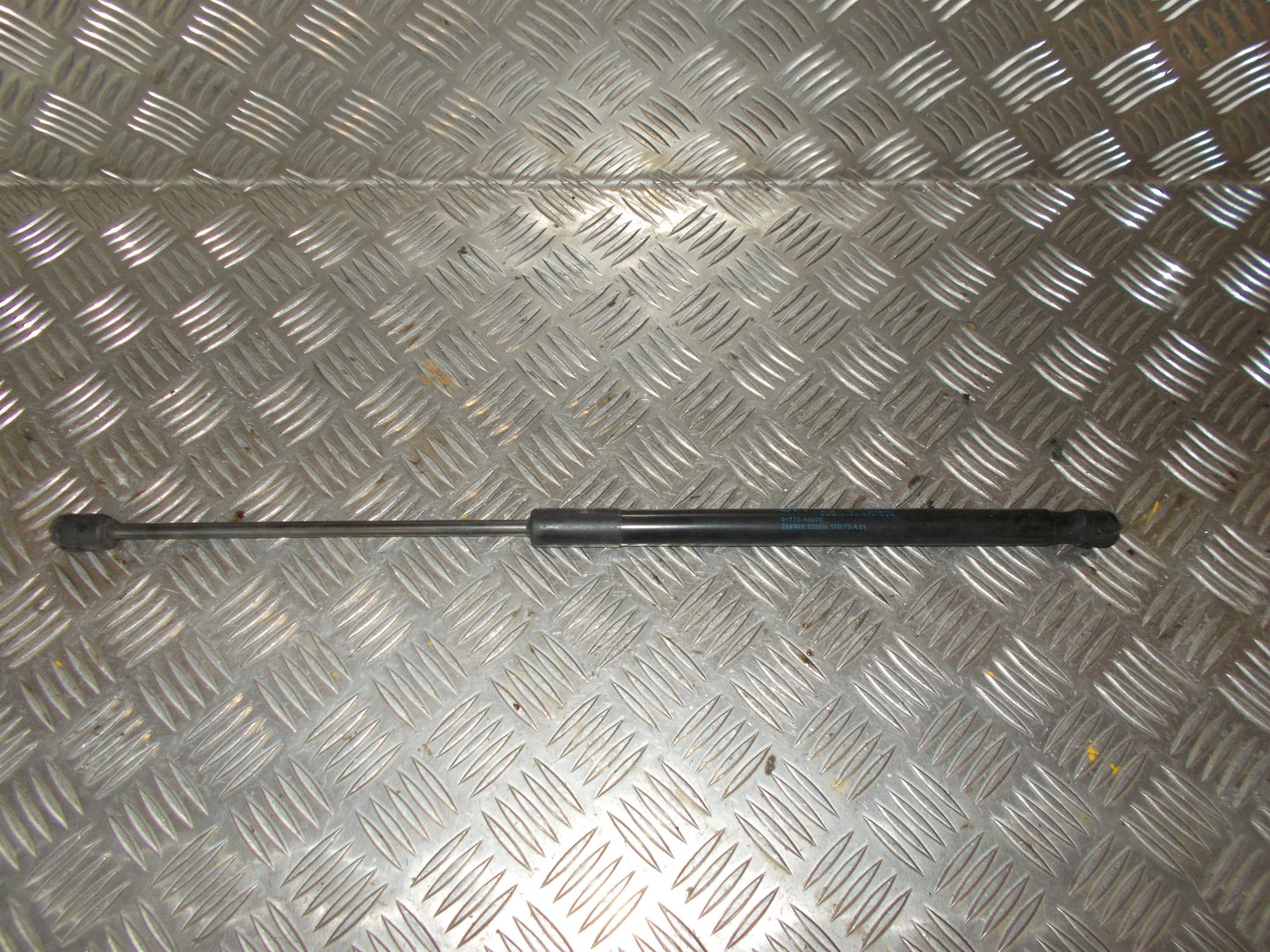 Hyundai I30 GD Bagklapsdæmper Med OEM Nr. 81780A6000 Fra Hyundai Ophugger