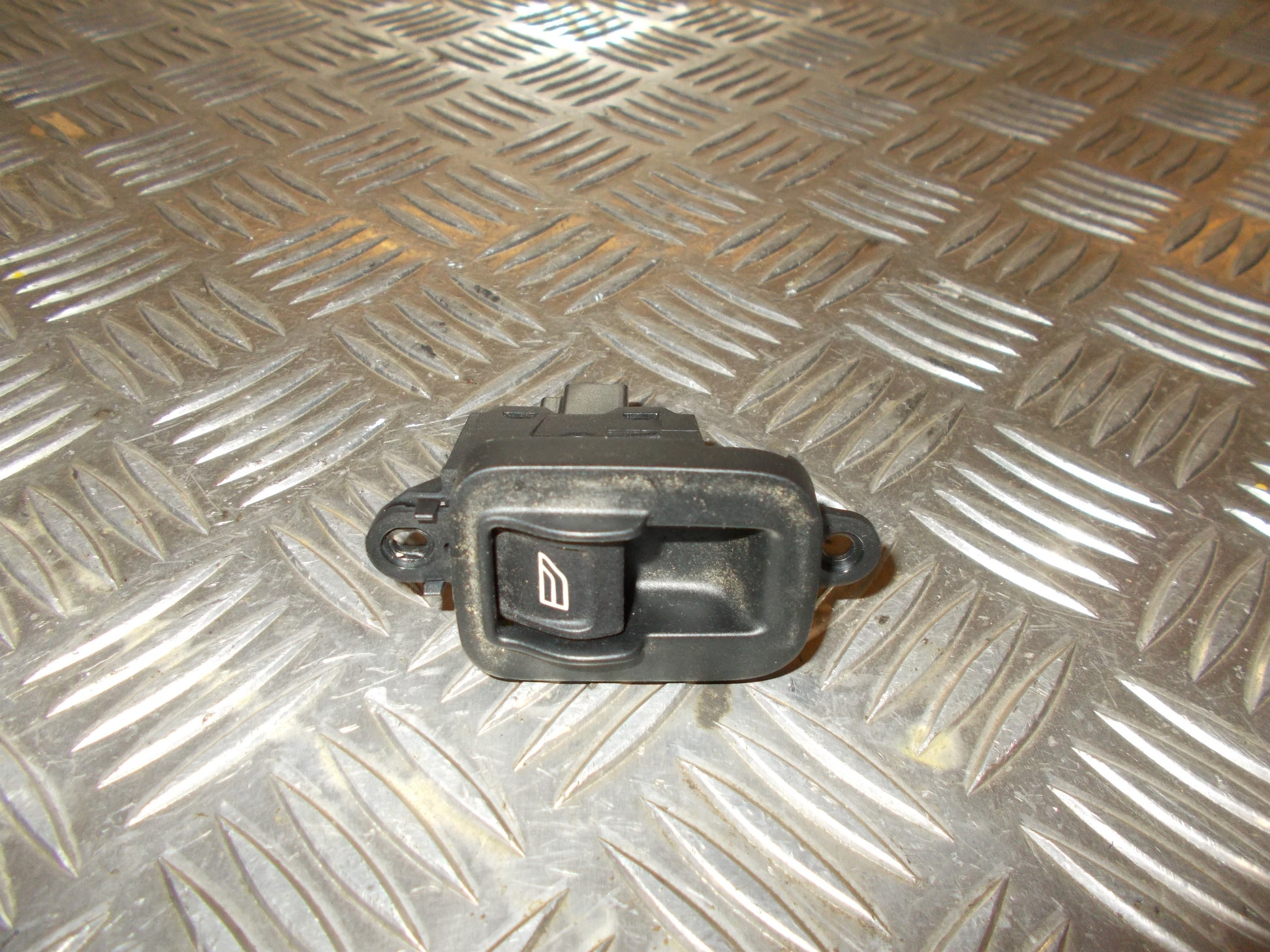 Volvo S40/V50 Kontakt Rudehejs Med OEM Nr. 30773217 Fra Volvo Ophugger