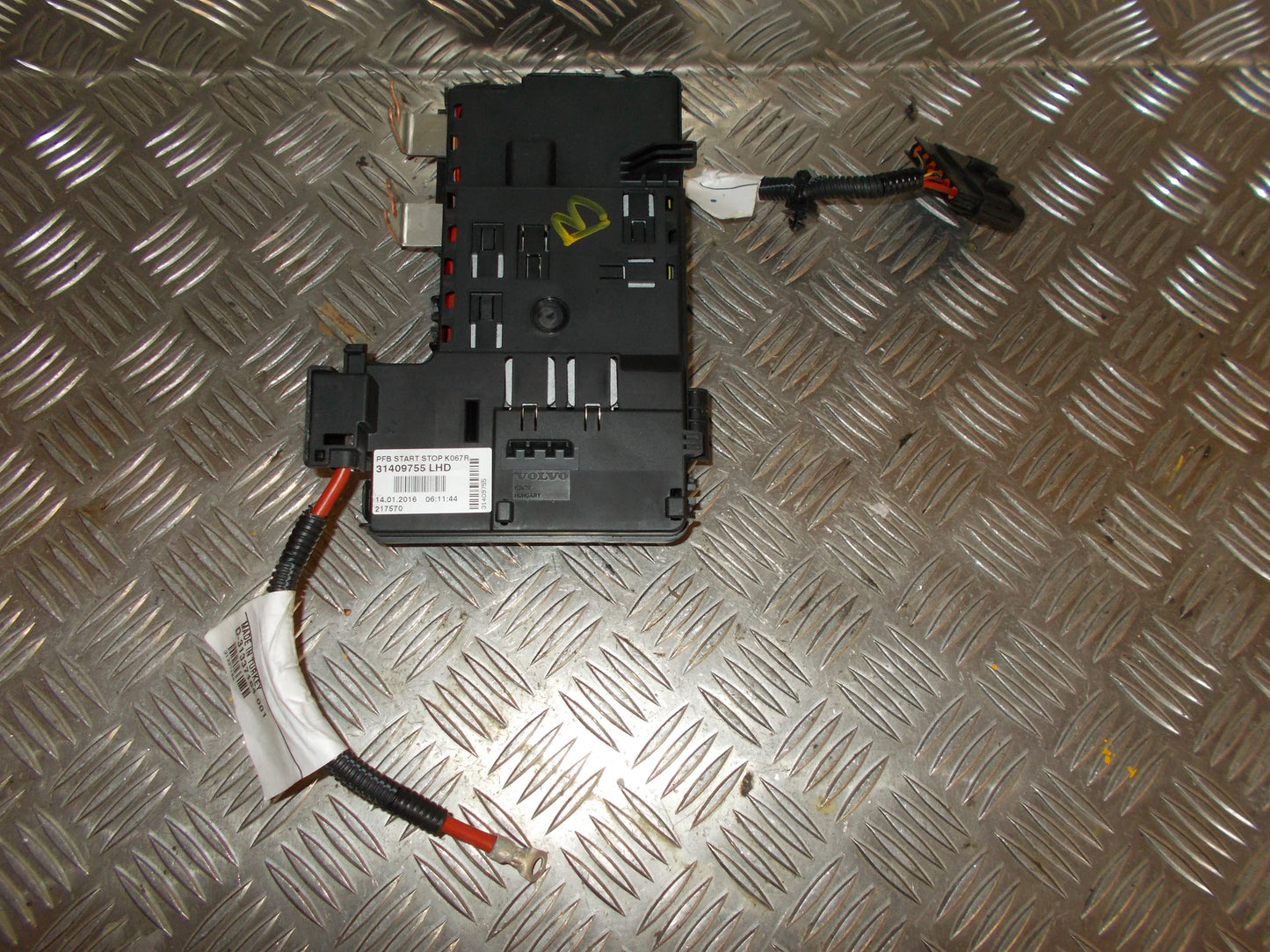 Volvo V70 Sikringsboks Med OEM Nr. 31409755 Fra Volvo Ophugger