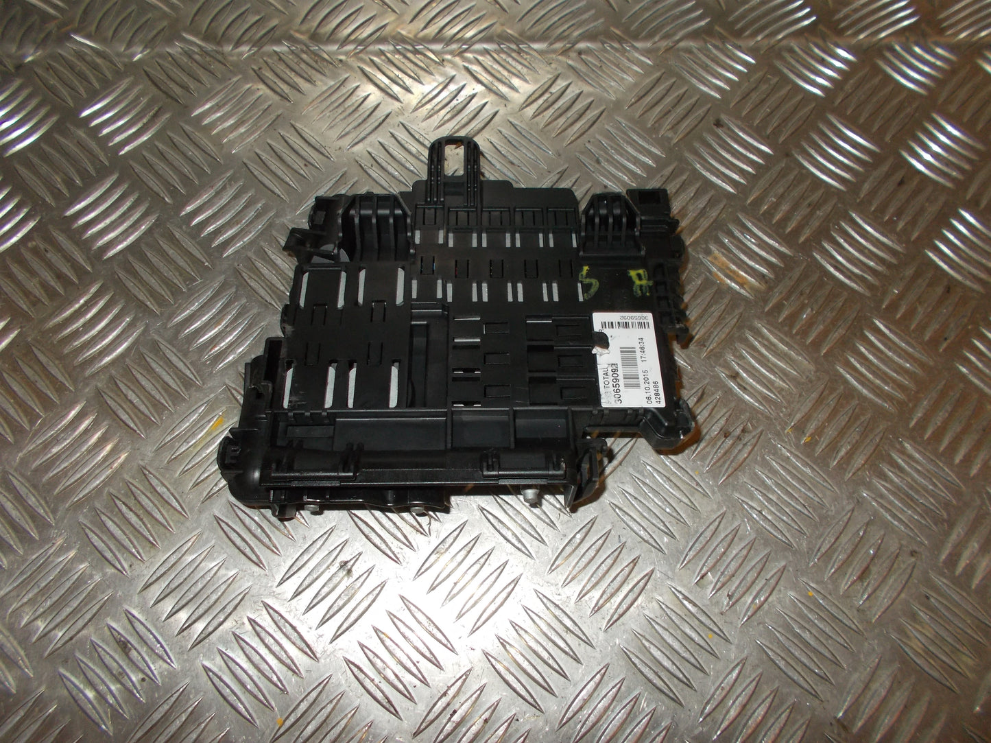 Volvo V70 Sikringsboks Med OEM Nr. 30659092 Fra Volvo Ophugger