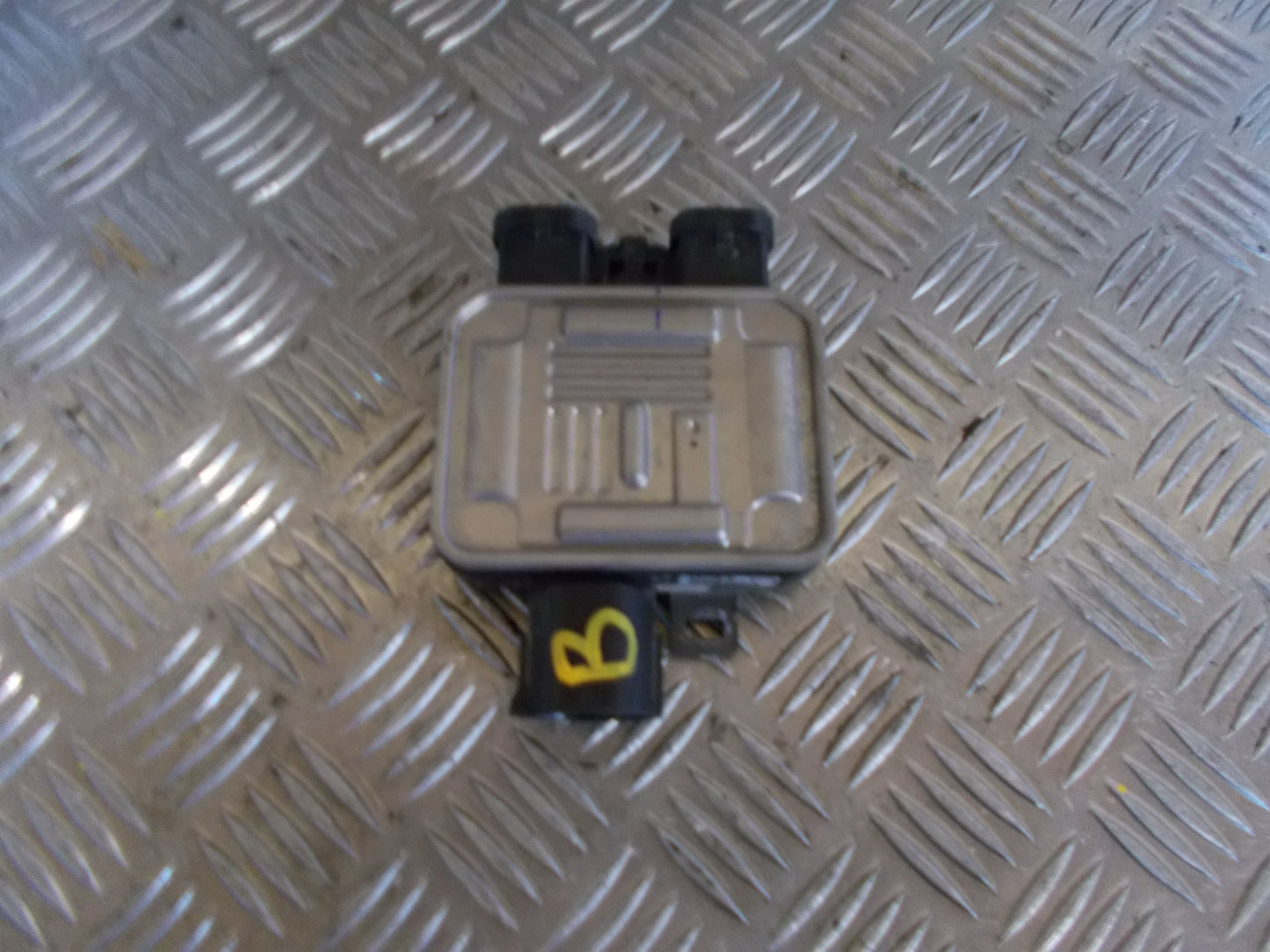 Volvo V70 Relæ Køleblæser Med OEM Nr. 491018733315 Fra Volvo Ophugger