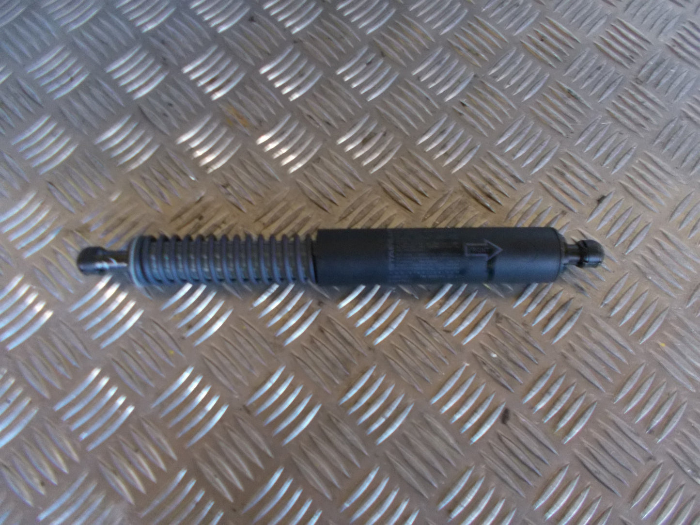 Volvo V70 Bagklapsdæmper Med OEM Nr. 31217640 Fra Volvo Ophugger