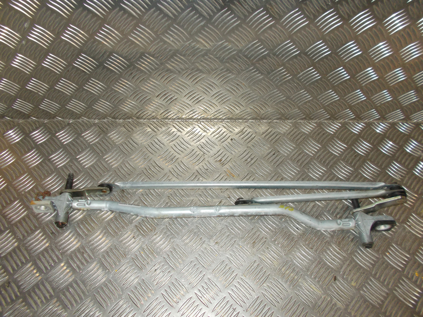 Volvo V70 Viskertræk Med OEM Nr. 3397021528 Fra Volvo Ophugger