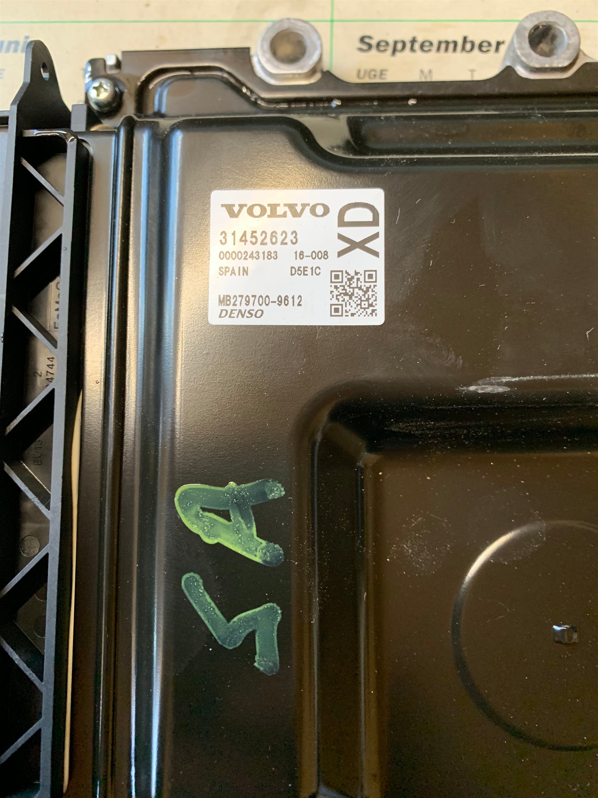 Volvo V70 Motorstyring - Motorstyreboks - Injection Elboks Med OEM Nr. 31452623 Fra Volvo Ophugger