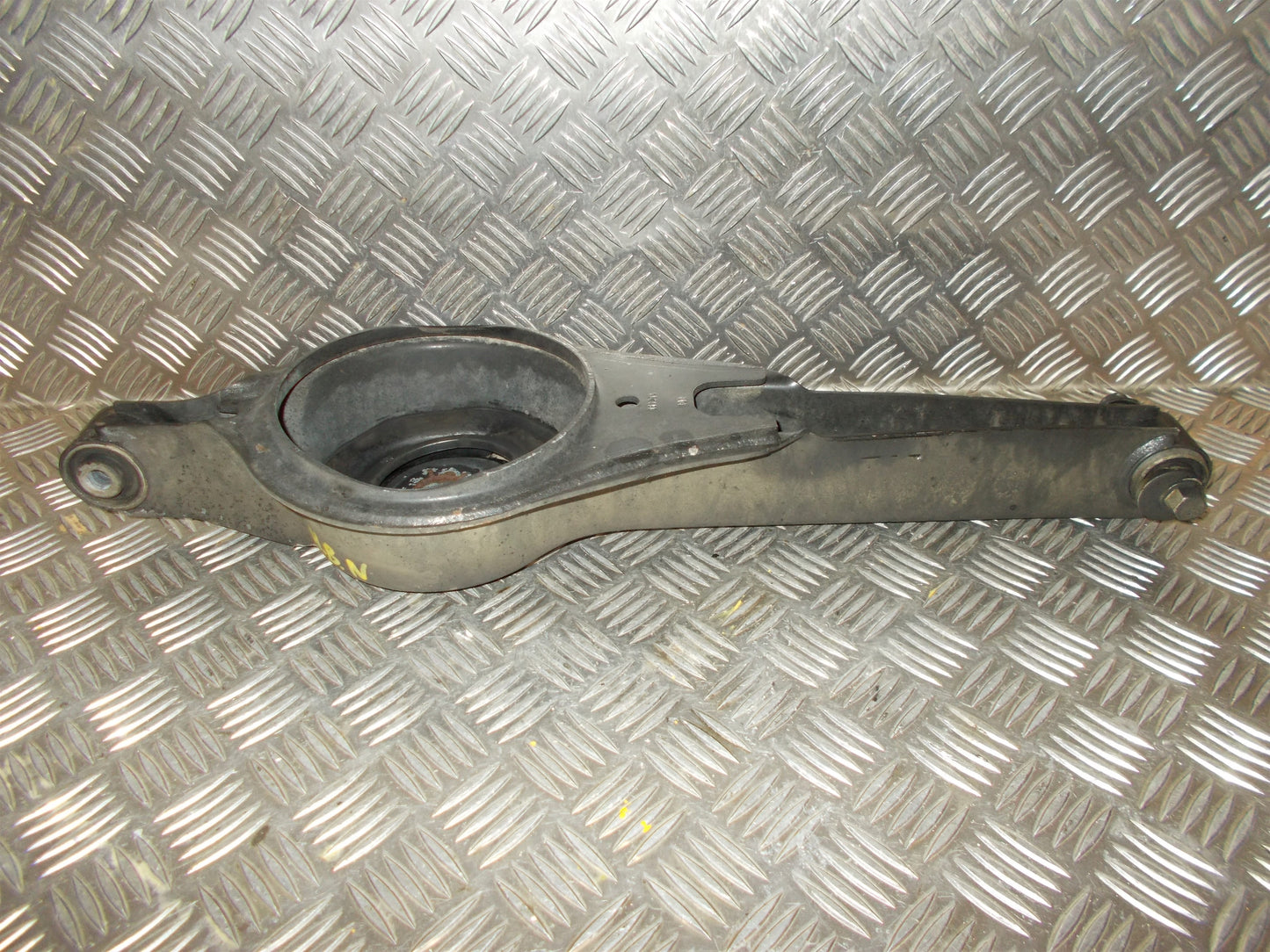 Volvo V70 Bærearm Bag H Med OEM Nr. 31429119 Fra Volvo Ophugger