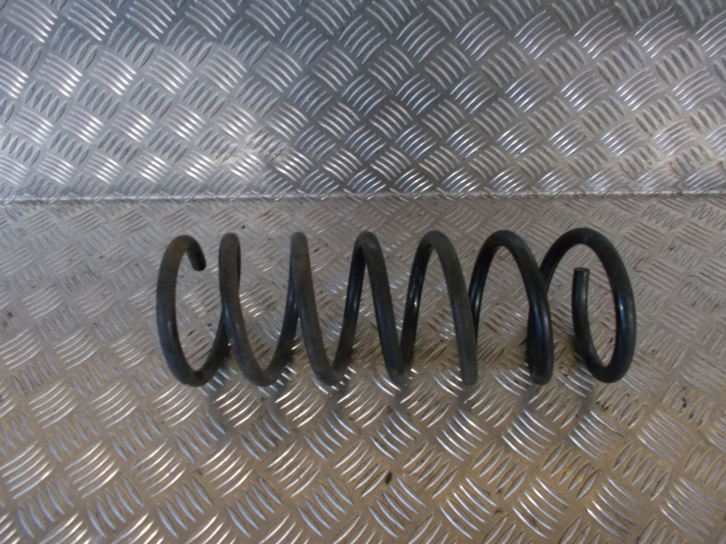 Volvo V70 Bagfjeder Spiral Med OEM Nr. 31202533 Fra Volvo Ophugger