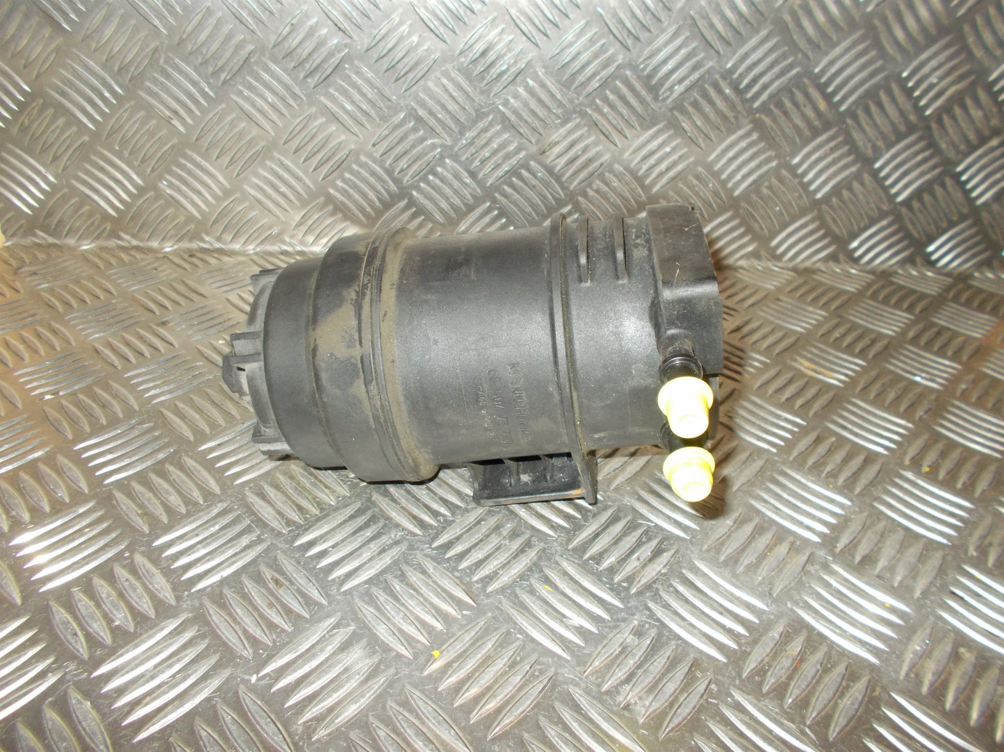 Volvo V70 Brændstoffilter Konsol Med OEM Nr. 6650473220 Fra Volvo Ophugger