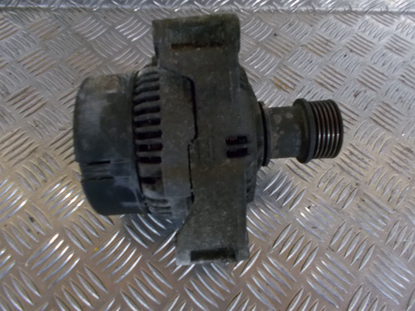 Saab 9‑3 Generator Med OEM Nr. 0123320057 Fra Saab Ophugger