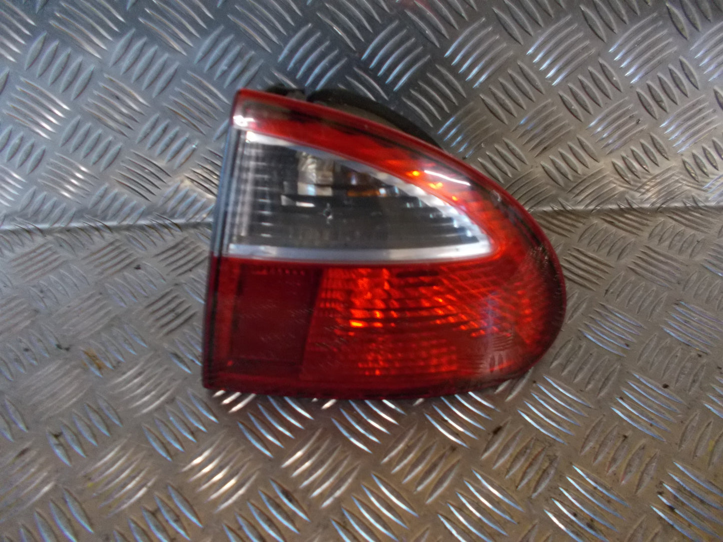 Seat Leon Baglygte Med OEM Nr. Ophugger Fra Seat Ophugger