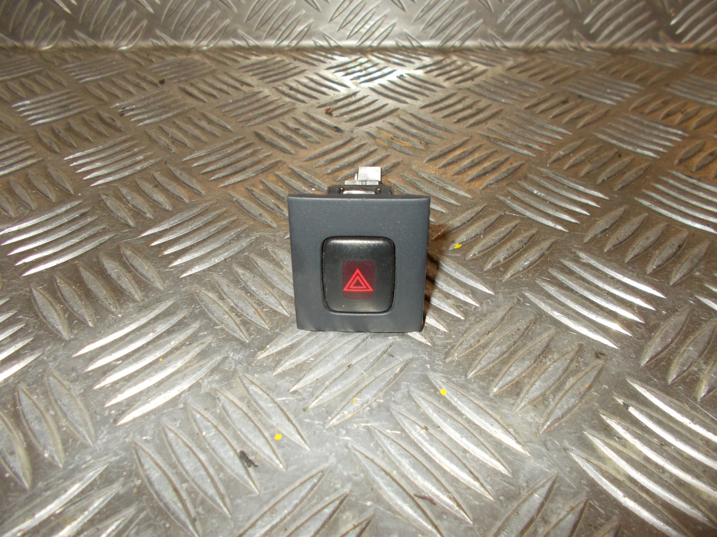 Volvo V70 Kontakt Katastrofe Med OEM Nr. 9123685 Fra Volvo Ophugger