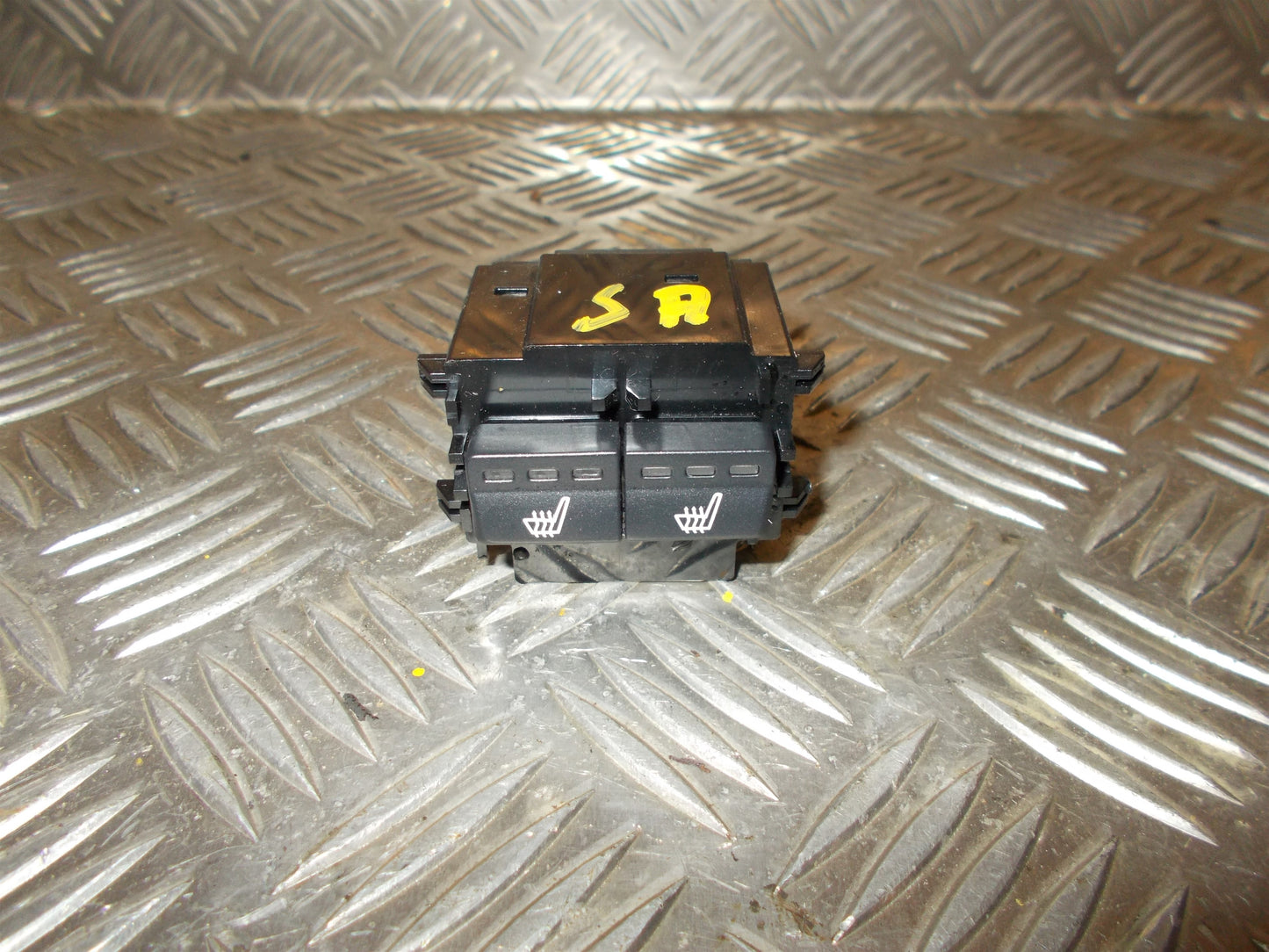 Volvo V70 Kontakt Sædevarme Med OEM Nr. 30659480 Fra Volvo Ophugger