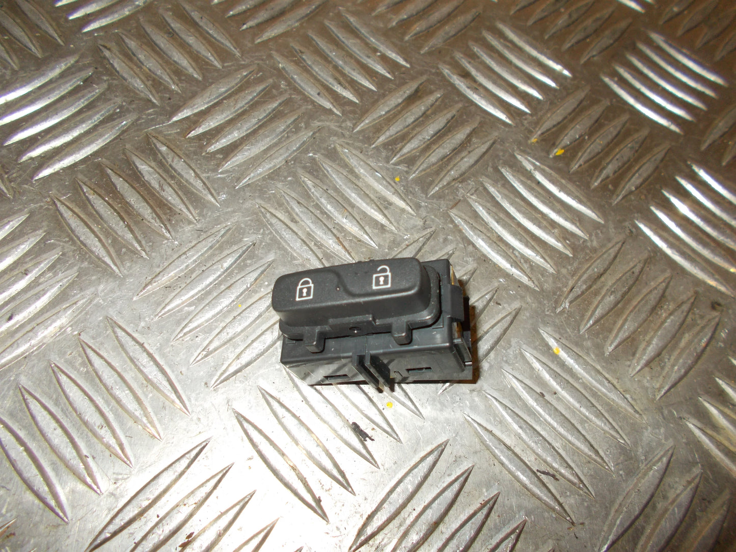 Volvo V70 Kontakt Diverse Med OEM Nr. 31343100 Fra Volvo Ophugger