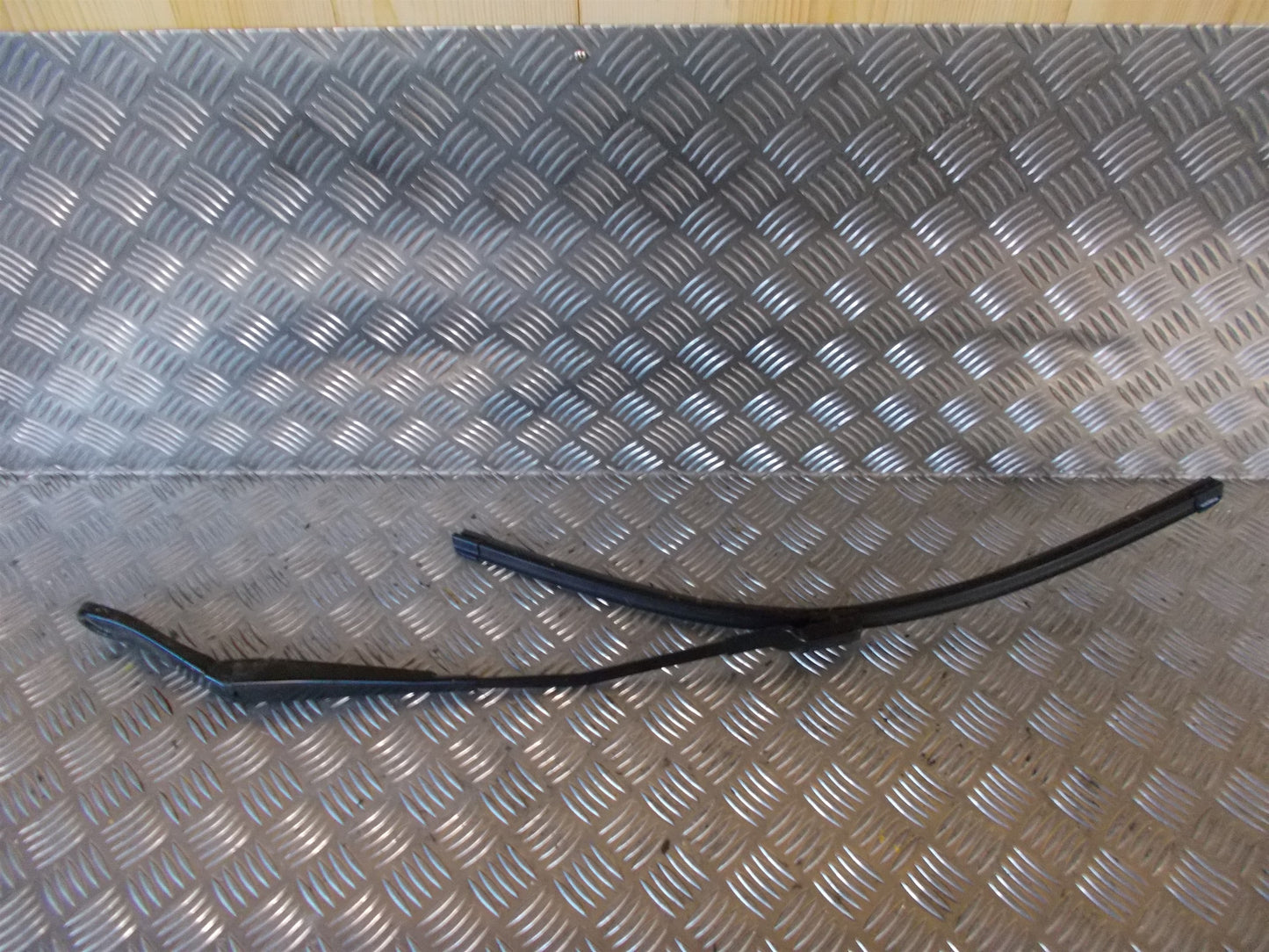 Volvo V70 Viskerarm Med OEM Nr. Ophugger Fra Volvo Ophugger