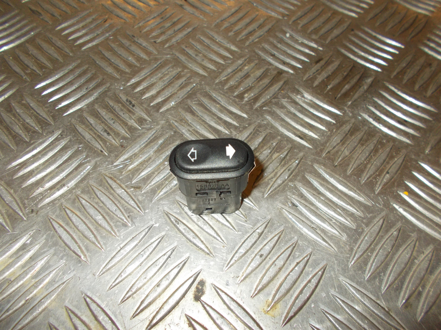 Volvo V70 Kontakt Diverse Med OEM Nr. 7W1T15B679AA Fra Volvo Ophugger