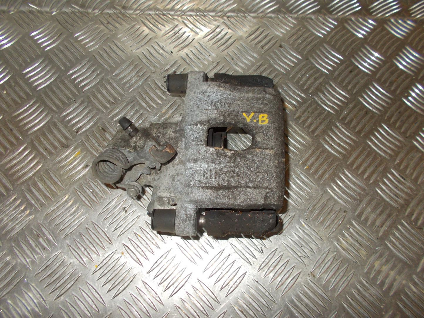 Ford C‑Max 2 Bremsekaliber VB Med OEM Nr. Ophugger Fra Ford Ophugger