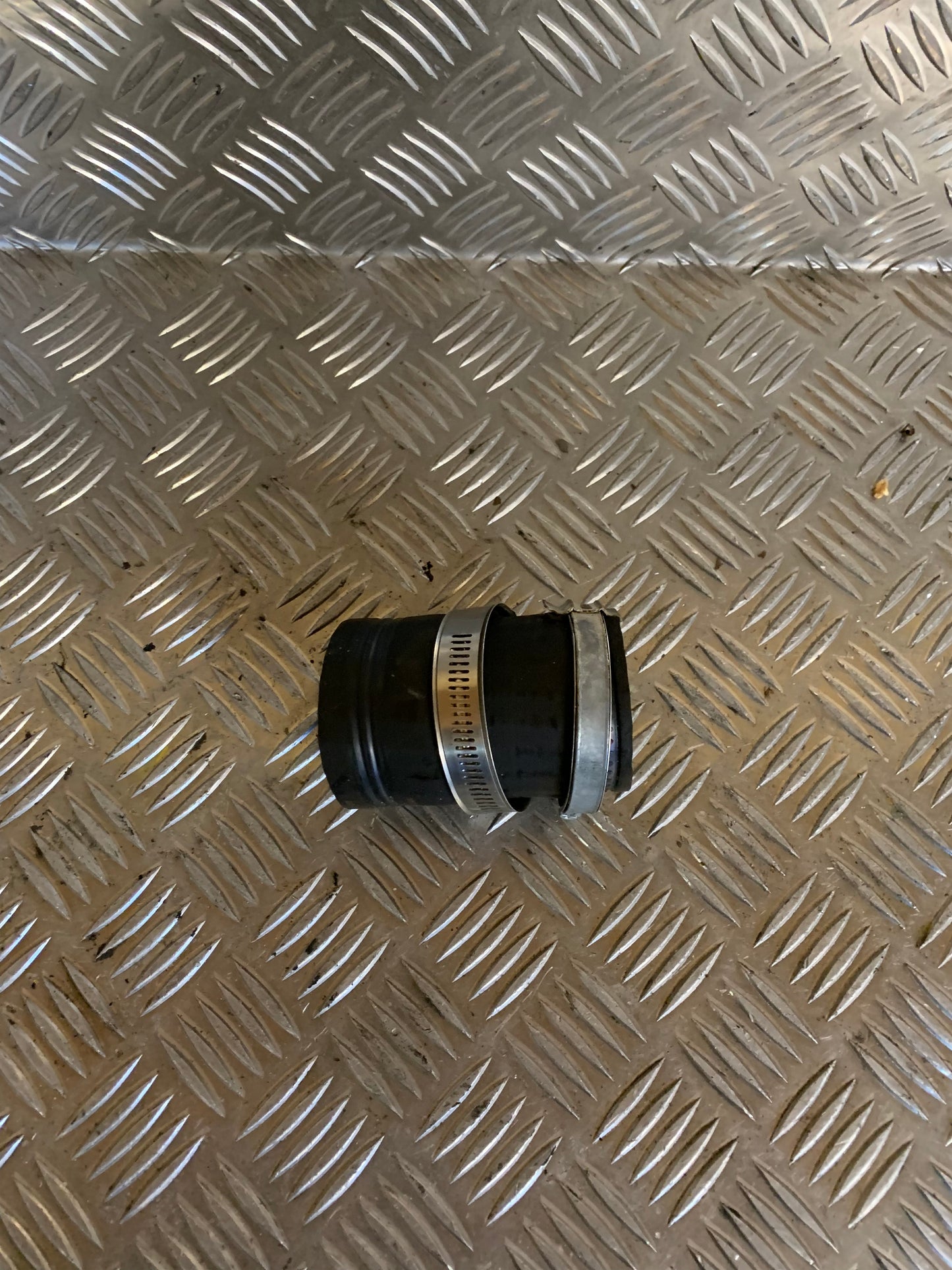 Ford C‑Max 2 Indsugningsslange Med OEM Nr. C1B16F075AC Fra Ford Ophugger