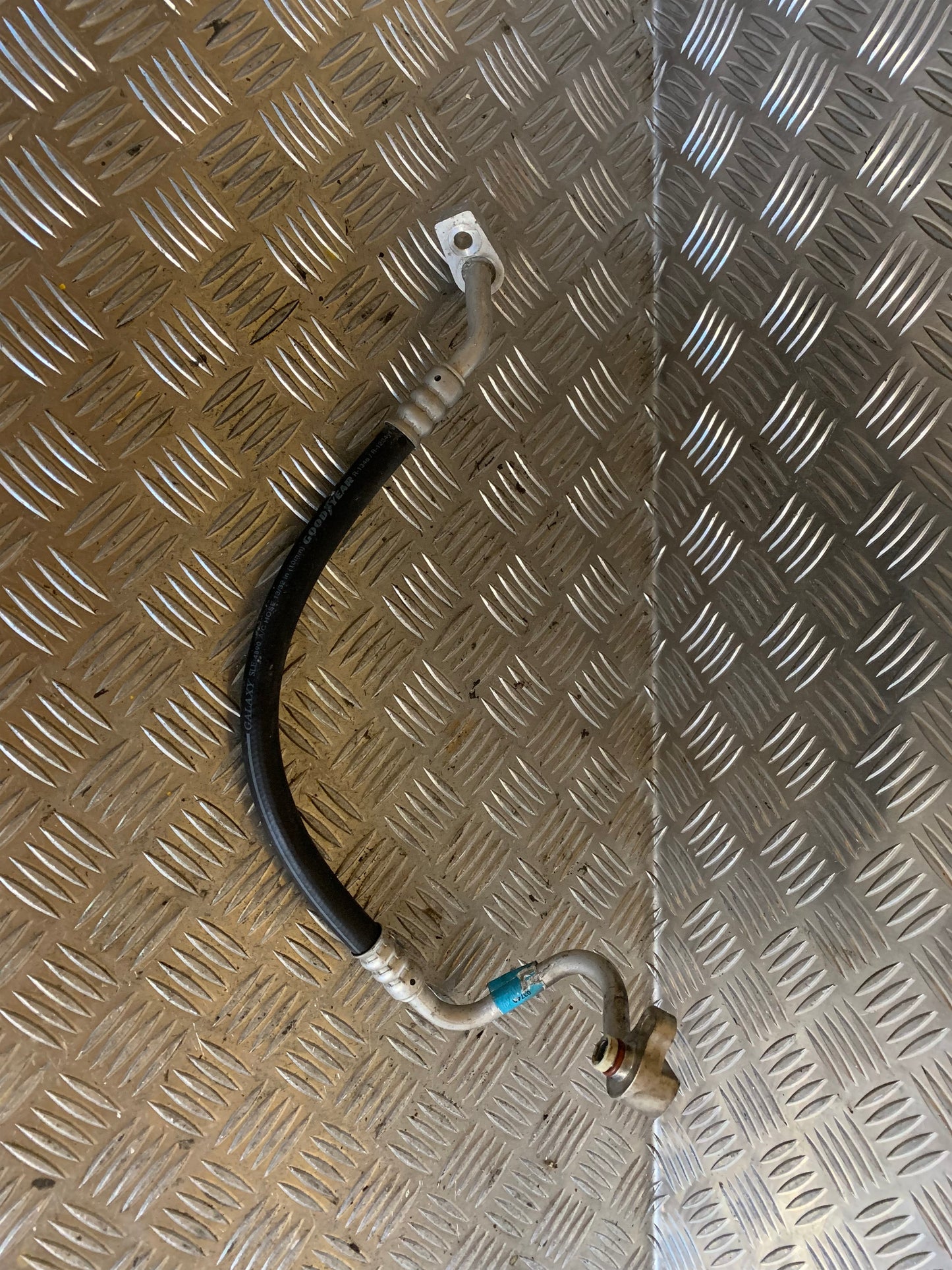 Ford C‑Max 2 Aircond. Rør/Slanger Med OEM Nr. BV6119N601HC Fra Ford Ophugger