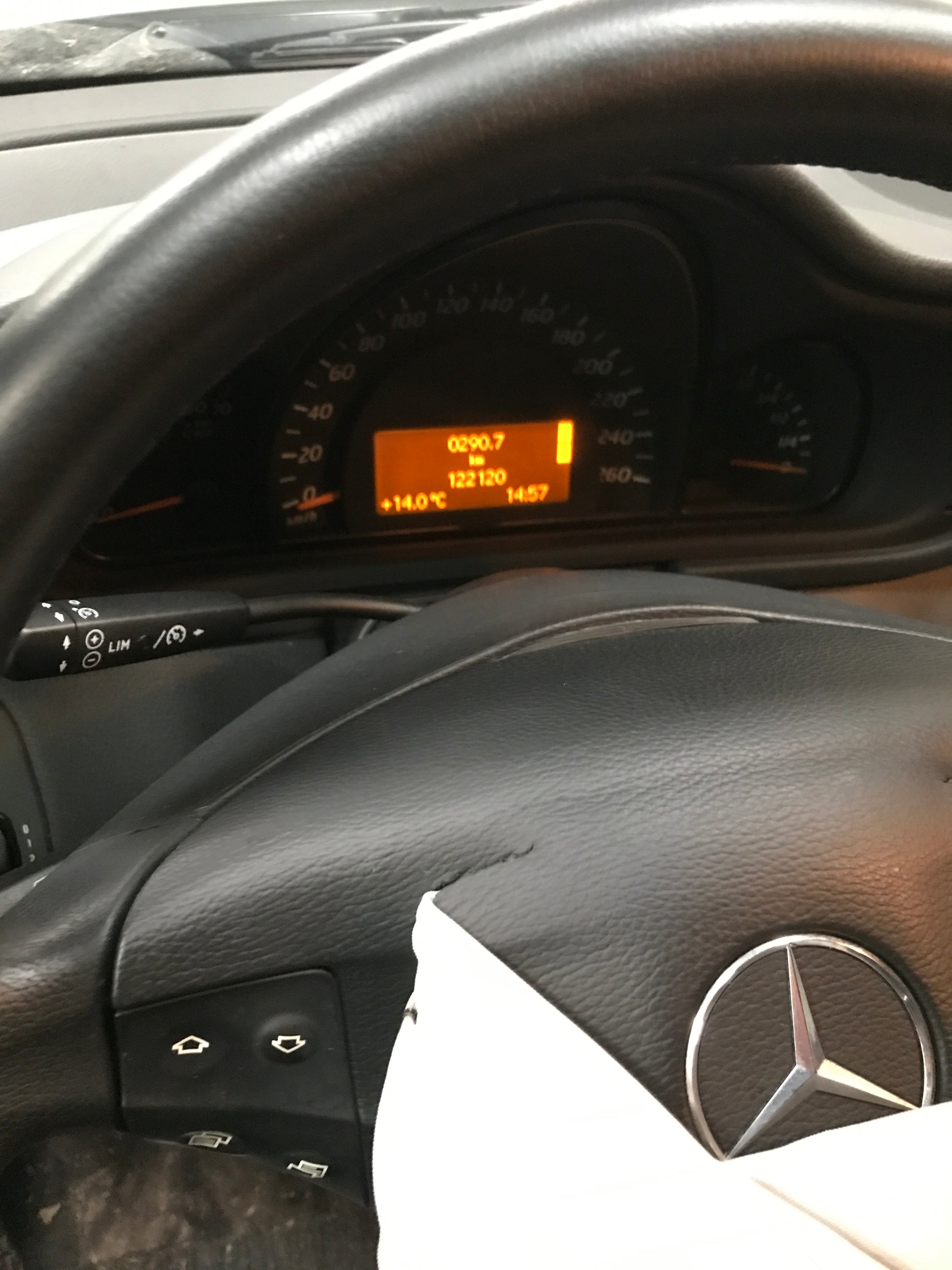 Mercedes C W203 Pluk-Selv-Bil Med OEM Nr. Ophugger Fra Mercedes Ophugger