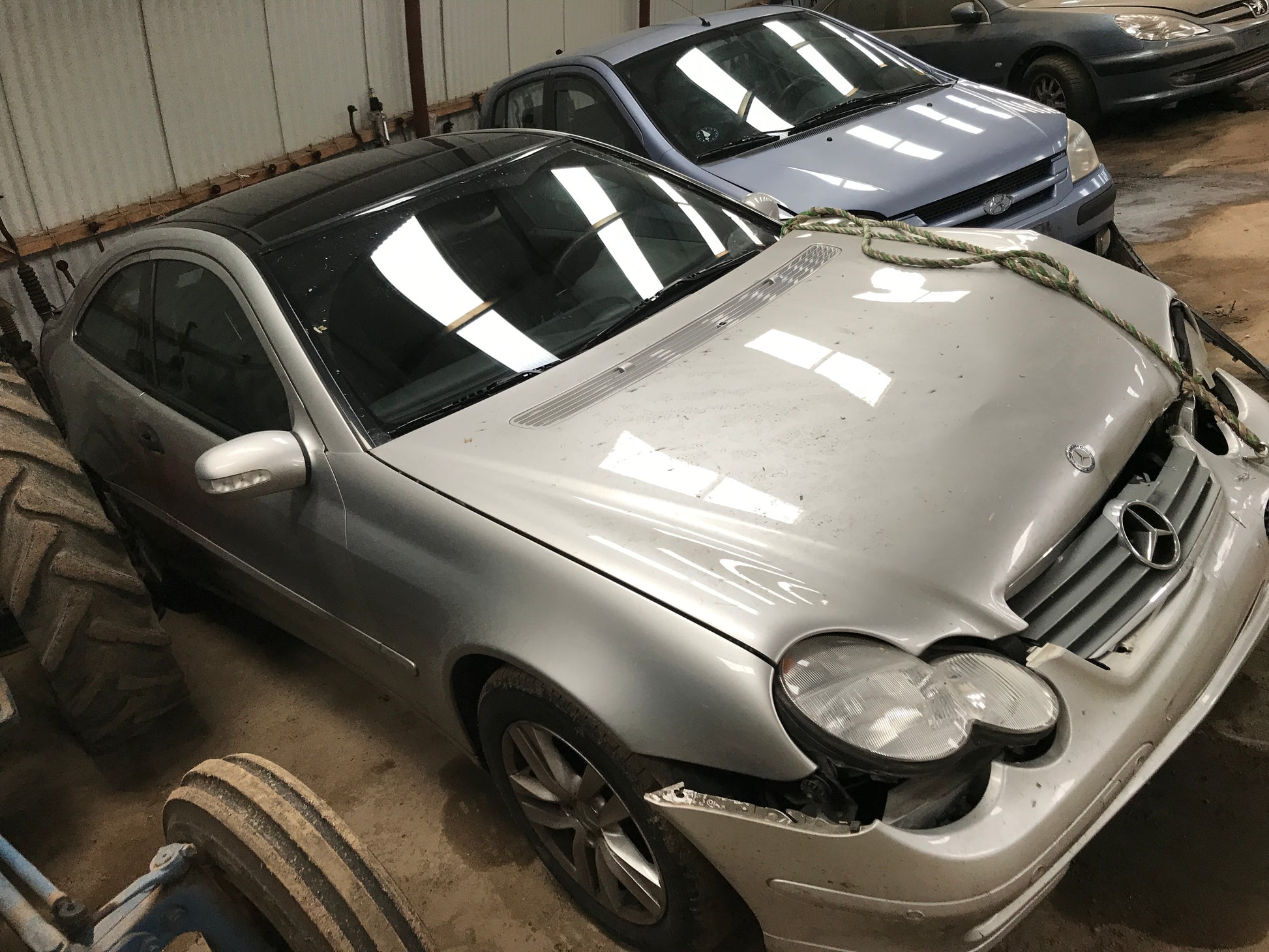 Mercedes C W203 Pluk-Selv-Bil Med OEM Nr. Ophugger Fra Mercedes Ophugger